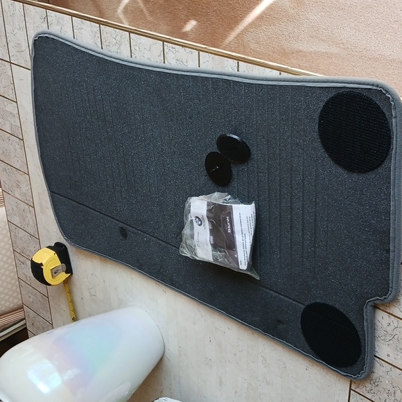 BMW factory floor mat,passenger side only,oyster gray,2004 325ci,New fastners - Picture 5 of 13